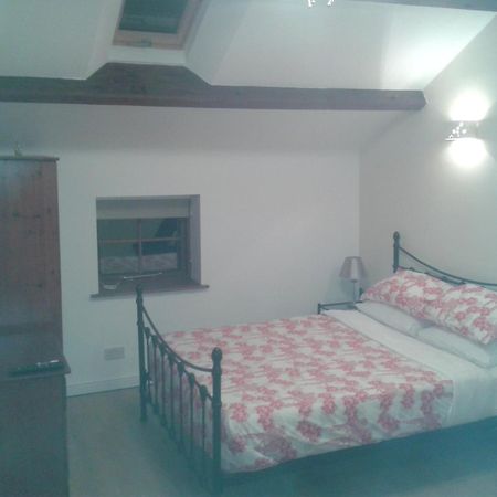 Brook Barn B&B Hale  Bilik gambar