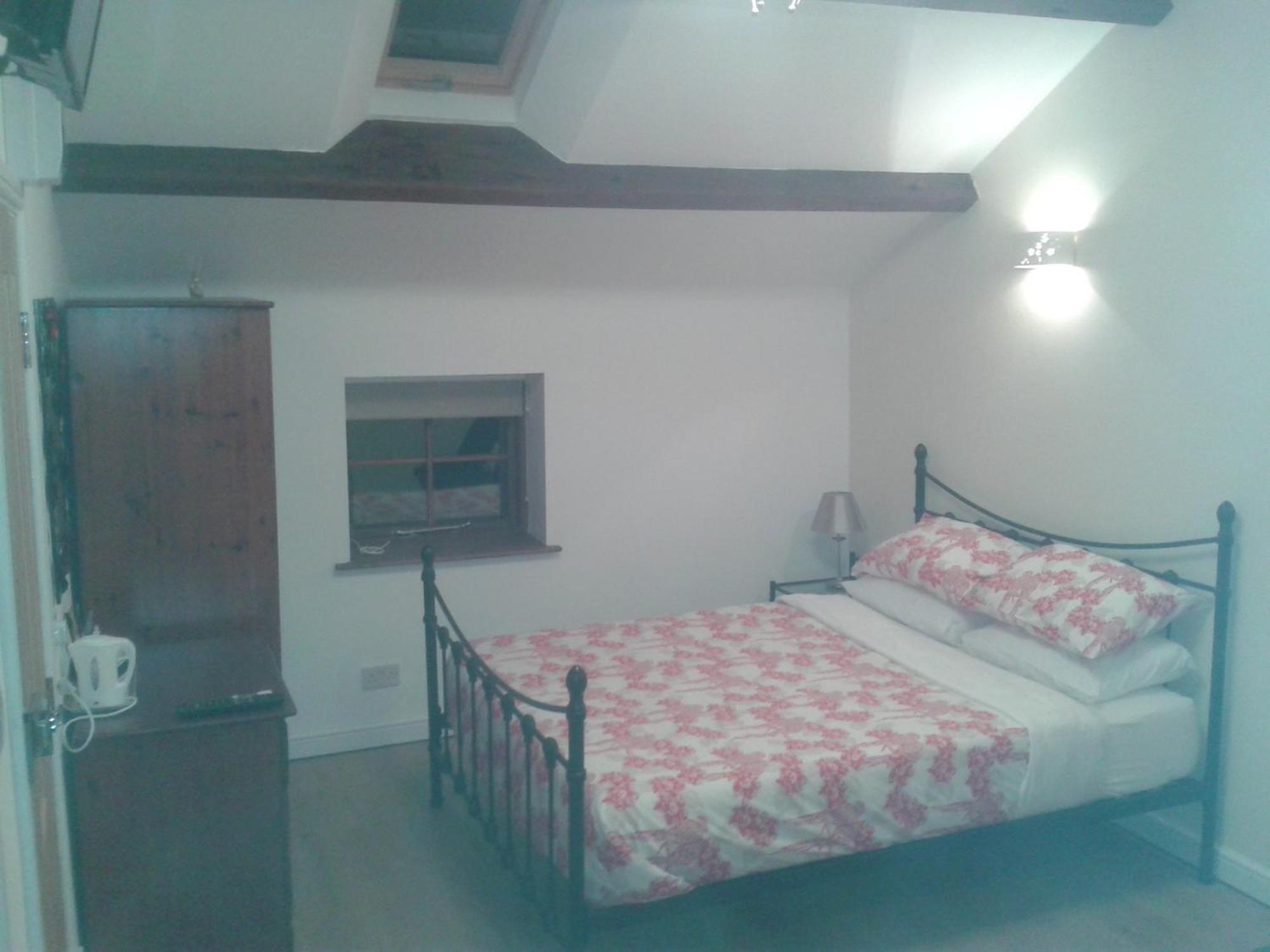 Brook Barn B&B Hale  Bilik gambar