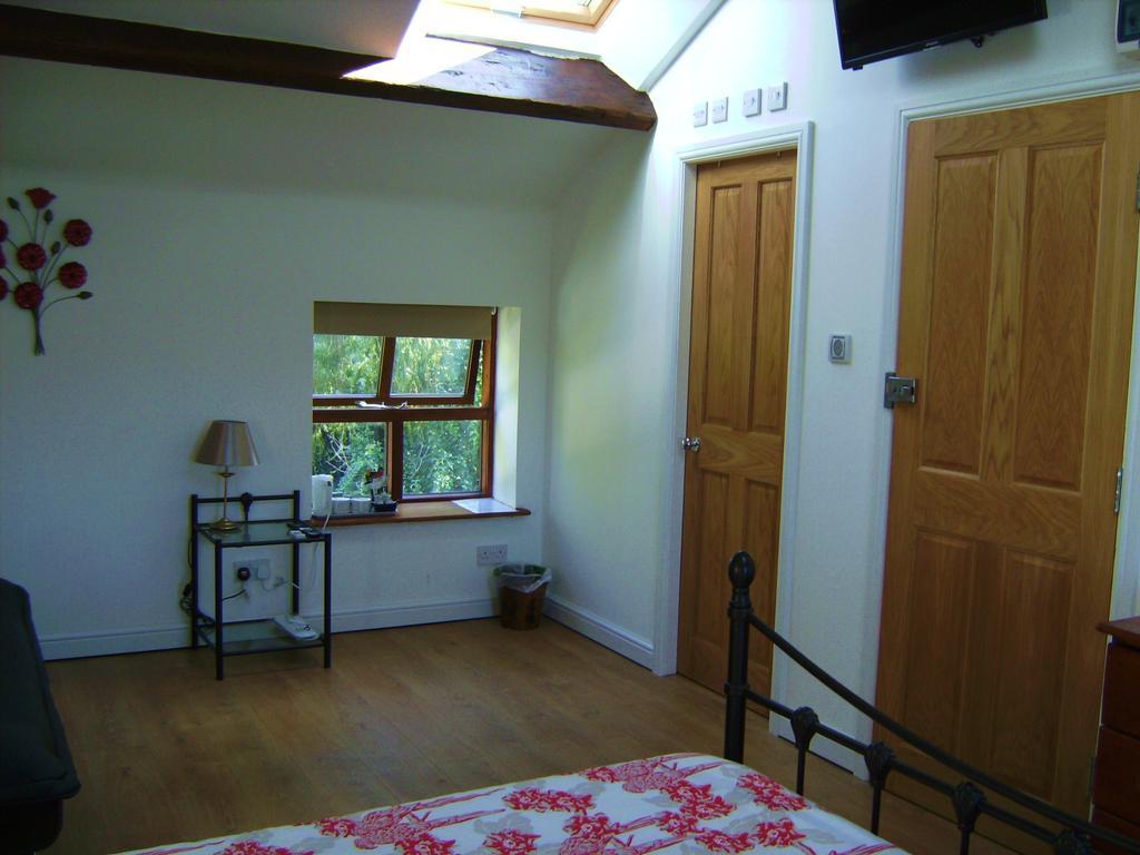 Brook Barn B&B Hale  Bilik gambar